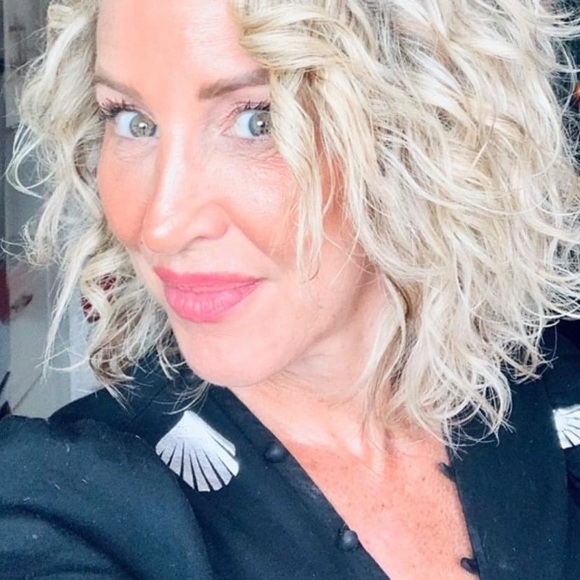 Meet your Posher, Patricia - Picture 2 of 2